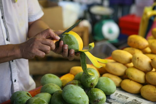 Mango Schältechnik in Asien