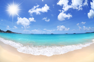Fototapeta na wymiar Piękna plaża w lecie