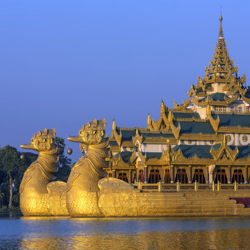 Kandawgyi Lake - Karaweik -  Yangon - Myanmar