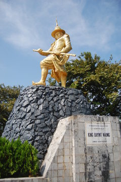 Statue of King Bayint Naung or Bayinnaung Kyawhtin Nawrahta