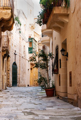 Fototapeta na wymiar beautiful street in the heart of Vittoriosa, Malta