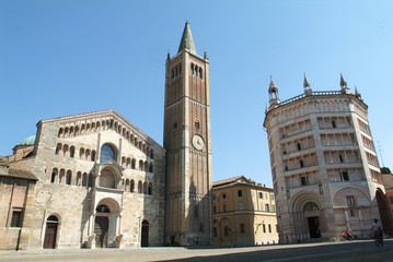 Fototapeta na wymiar Cathedral and baptistery of Parma