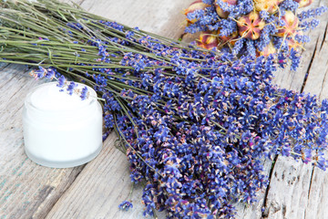 Lavendelcreme, Lavendel