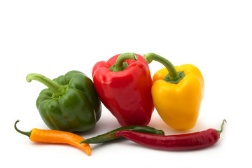 Bunte Chilis und Paprika