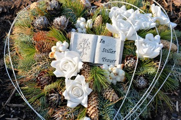 In stiller Trauer - Grabgesteck