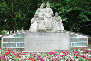 Monument aux Bigoudens &agrave; Pont-l&rsquo;Abb&eacute;, Bretagne, France