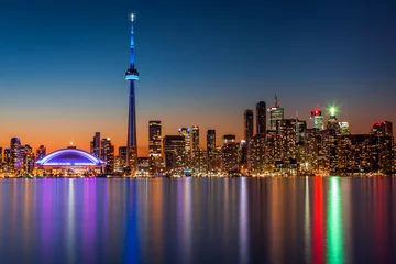 Fotobehang Toronto De skyline van Toronto in de schemering
