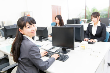 asian businesswomen working in the office