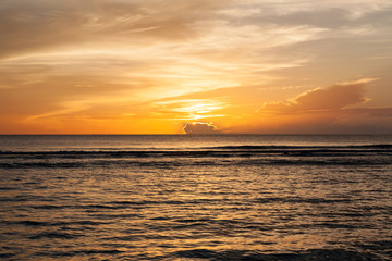 Fototapeta premium Beautiful Sunset of the Pacific ocean