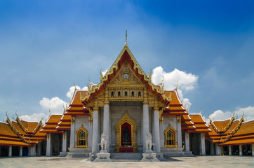 Naklejka premium Wat Benjamaborphit or Marble Temple in Bangkok, Thailand