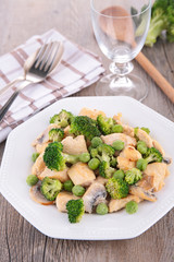 chicken with broccoli,pea and mushroom