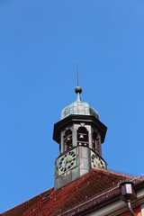 Fototapeta na wymiar Ratusz, wieża z zegarem