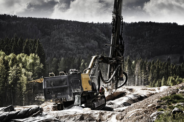 drilling-machinery for rock-blasting industry