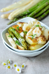 Gebratener Spargel,Blumenkohl, Kartoffeln mit veganer Sahnesoße