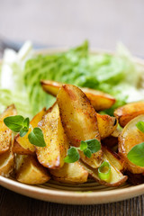 Würzige Kartoffelspalten