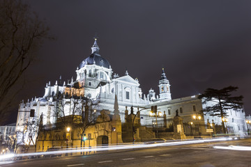 Fototapeta na wymiar Catedral de la Almudena