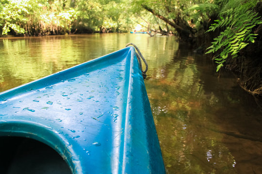 kayak sur la rivi&egrave;re