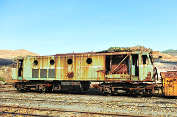 Fototapeta na wymiar Stary olej napędowy lokomotywa opuszczony, Rio Tinto, Huelva, Hiszpania