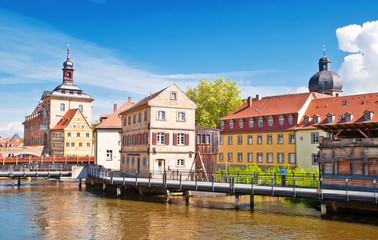 Fototapeta na wymiar Die historische Untermühle an der Regnitz in Bamberg mit Rathaus