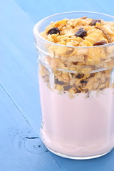 Berries yogurt parfait