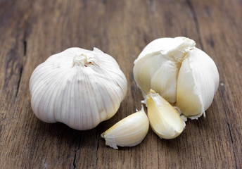 Organic garlic whole and cloves