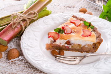 rhubarb cakes with meringue and almonds
