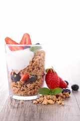 muesli and berry