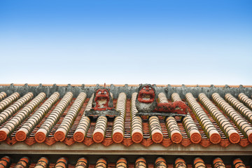 Naklejka premium Okinawa style roof with lion doll, Japan