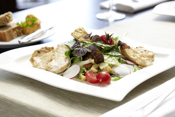 Schweinefilet mit Salat