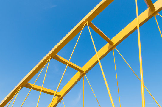 Fototapeta yellow arch bridge