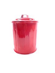 蓋を閉めたゴミ箱