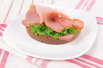 Delicious sandwiches with lettuce and ham
