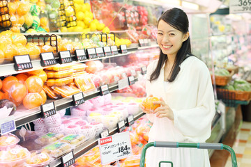 買い物・若い女性