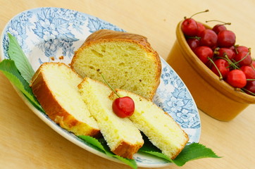 brioche maison et confiture de cerises