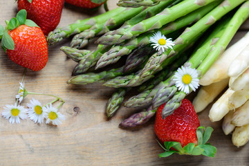 Spargel und Erdbeeren © Kitty