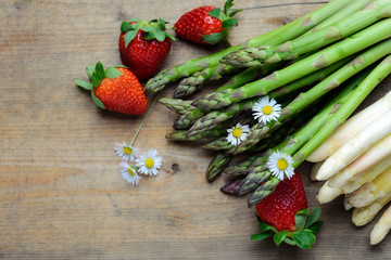 Spargel und Erdbeeren © Kitty