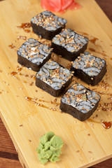 sesame sushi rolls