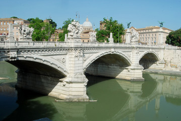 Obraz premium Bridges over the Tiber river in Rome - Italy