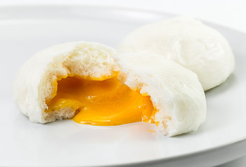 Creamy steamed bun