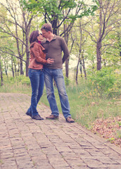 Obraz premium Loving young couple enjoy s romantic kiss