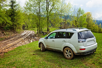SUV in offroad © Xalanx