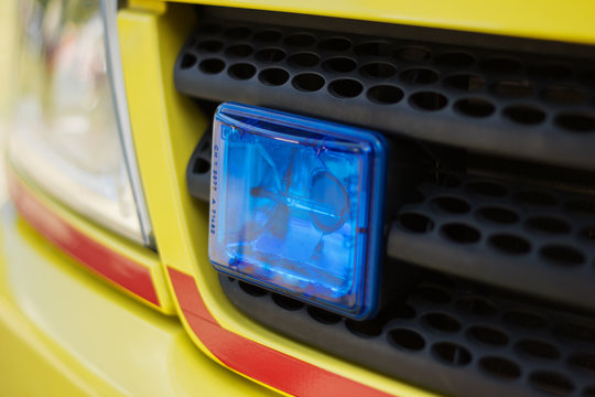 Frontblitzer am Rettungswagen