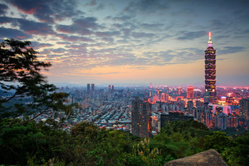 Fototapeta premium Taipei, Tajwan wieczorem panoramę.