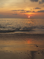 Obraz premium Expanse of the sea against the sunset sky