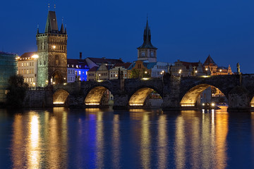 Fototapeta na wymiar Charles Bridge in Prague at evening