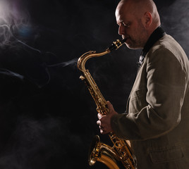Obraz na płótnie Canvas Saxophonist