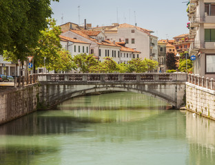 Obraz premium bridge over river sile treviso
