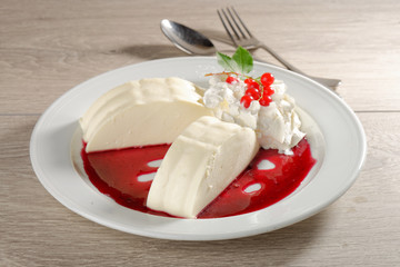 Panna cotta with red currant souce