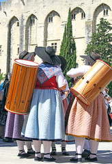 Provençales et tambourins