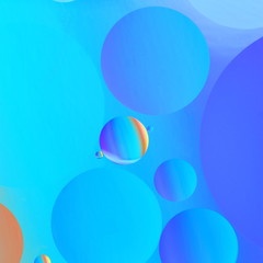 Wasserspiel in Öl blau